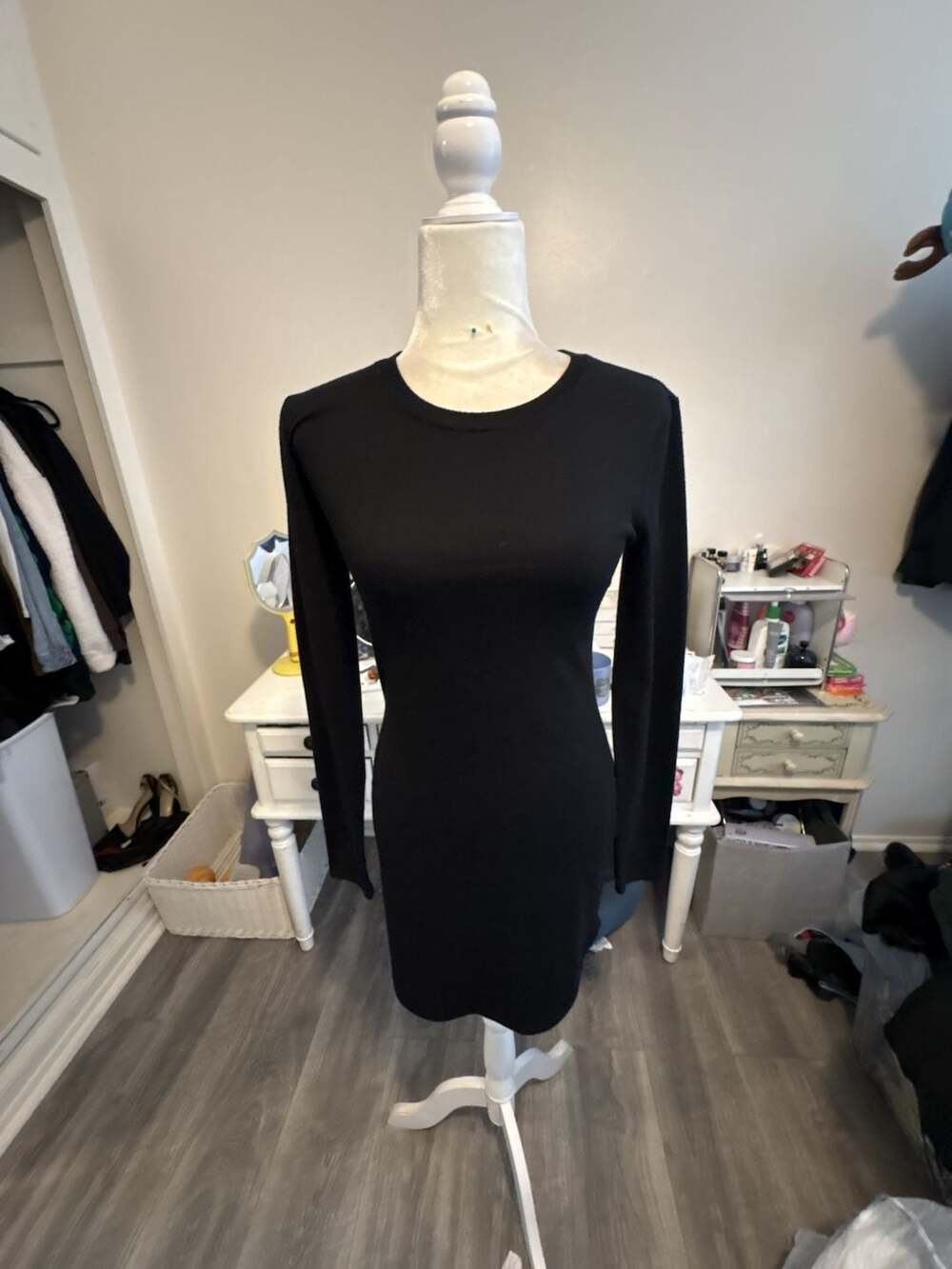 FOREVER 21 Black Long Sleeve Crewneck Mini Dress
